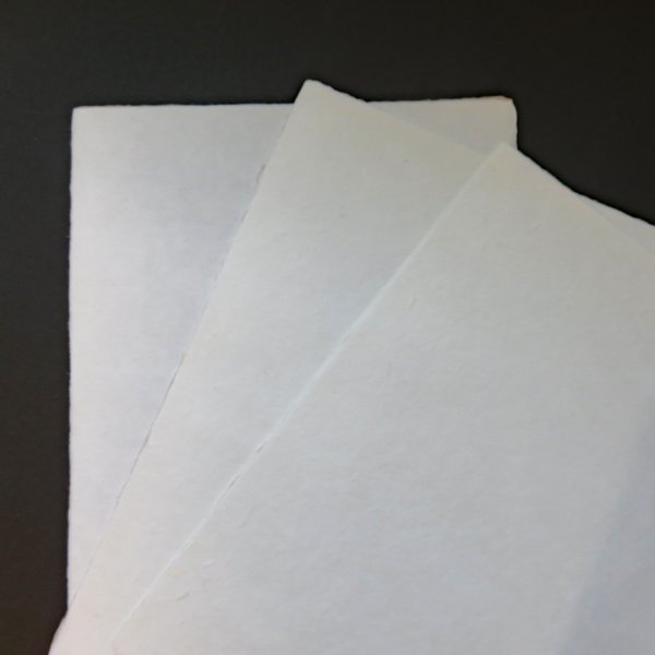 画像2: 厚い和紙　耳付　白　260×365mm (2)