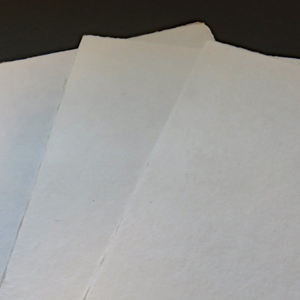 画像3: 厚い和紙　耳付　白　260×365mm (3)